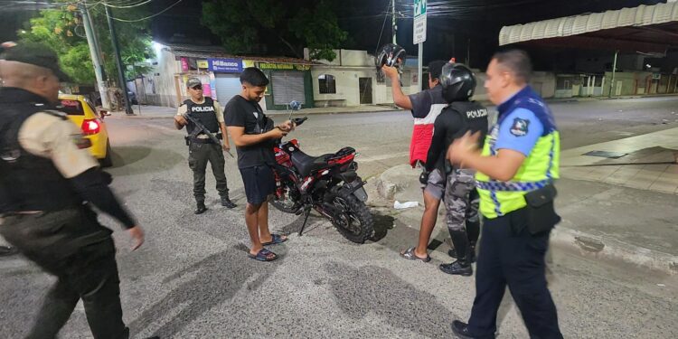 Operativos por prohibición de dos en moto dejan 10 retenidas y varios sancionados