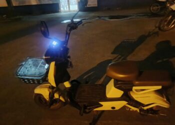 Joven es aprehendida con motocicleta eléctrica robada en el sector de la vía Limón
