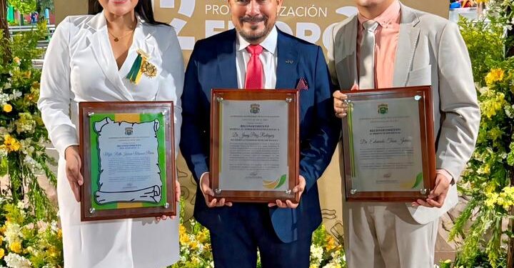 UTMACH recibe máximo reconocimiento y méritos académicos en los 142 años de El Oro