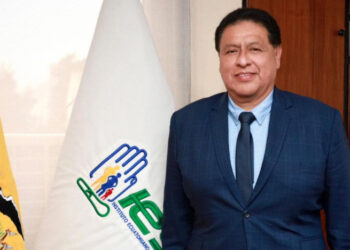 Jaime Bernabé Erazo asume oficialmente el Ministerio de Salud en medio de cuestionamientos