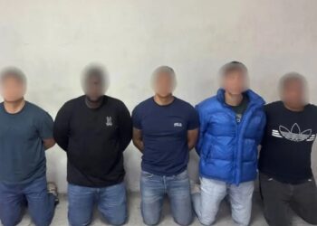 Cinco falsos policías fueron detenidos por extorsión en el norte de Quito