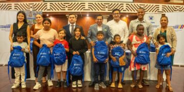 Alcalde Darío Macas entregó kits escolares para erradicar el trabajo infantil