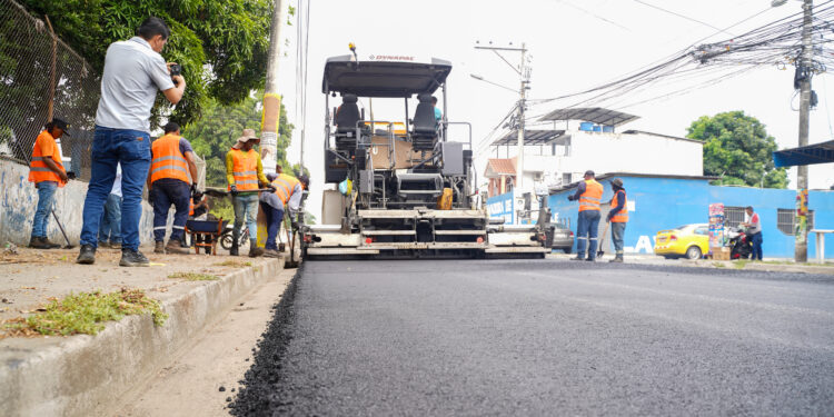 La regeneración urbana llega a Urseza 2: Inician trabajos de fundición de bordillos