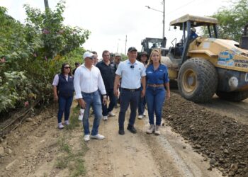 Prefectura de El Oro rehabilita 11 kilómetros de vía para impulsar el desarrollo rural