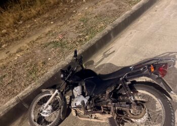 ​Policía retiene motocicleta abandonada en El Recreo tras fuga de sospechosos