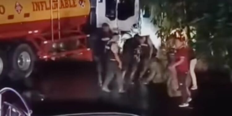 Uniformados implicados en red de tráfico de hidrocarburos usaban a sus familias para recibir pagos ilícitos