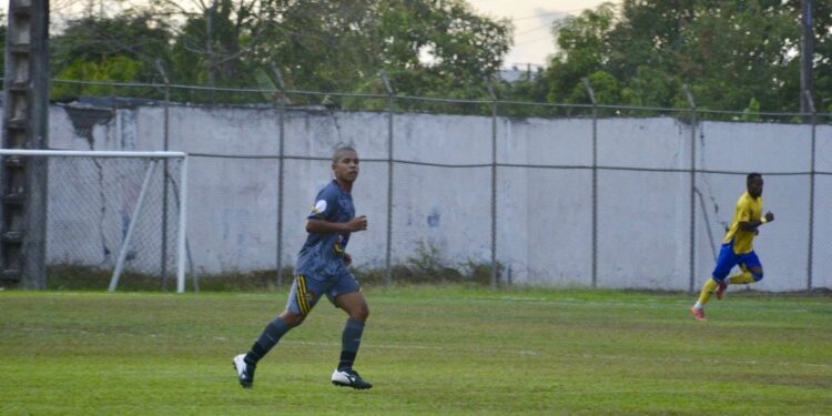 ​José Fernández, joven promesa machaleña, debuta con éxito en el fútbol profesional de Segunda Categoría