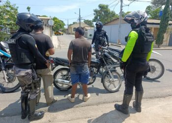Prohibición de dos personas en moto rige las 24 horas en Machala