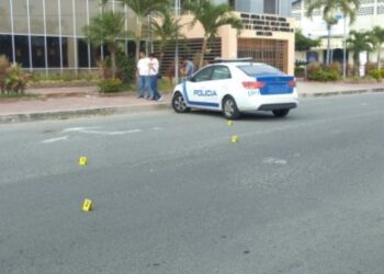 Ataque armado contra edificio judicial causa pánico en Santa Elena