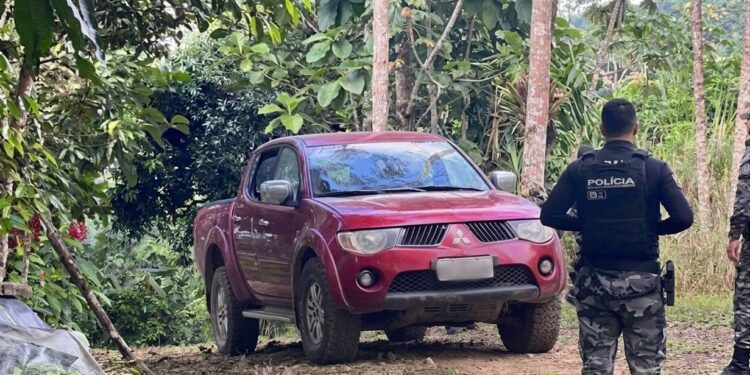 Investigan hallazgo de tres personas fallecidas dentro de camioneta en zona minera de Zaruma