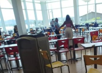 Una persona fallecida y cuatro heridas tras ataque armado en un centro comercial de Playas