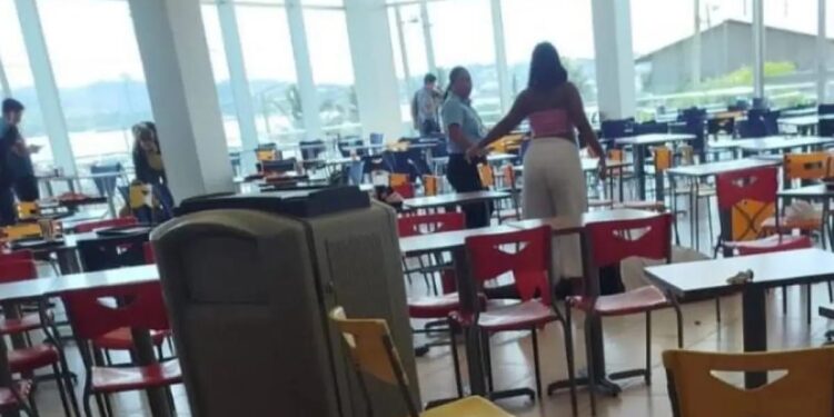 Una persona fallecida y cuatro heridas tras ataque armado en un centro comercial de Playas