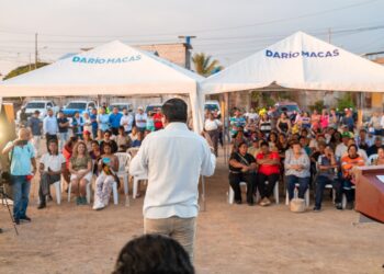 El alcalde Darío Macas firma el contrato para la regeneración urbana de la Ciudadela Leonor Aguilar