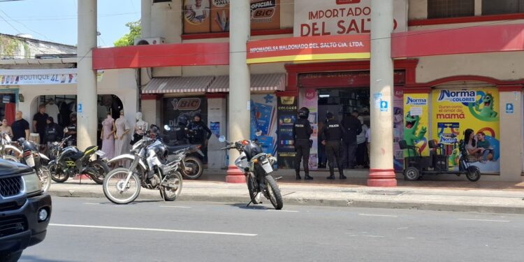 Violento robo bajo la modalidad sacapintas alarmó al centro de Machala