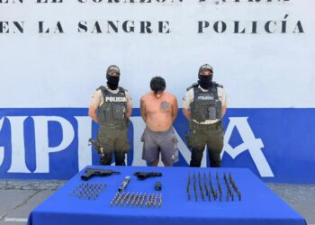 Operativo conjunto entre Policía y Fuerzas Armadas deja un detenido con una miniametralladora y una pistola en Puerto Bolívar
