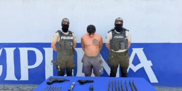 Operativo conjunto entre Policía y Fuerzas Armadas deja un detenido con una miniametralladora y una pistola en Puerto Bolívar