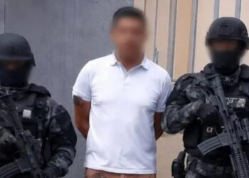 Cinco policías activos son detenidos por integrar una red que vendía condecoraciones falsas para lograr ascensos