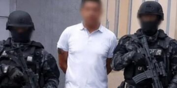 Cinco policías activos son detenidos por integrar una red que vendía condecoraciones falsas para lograr ascensos