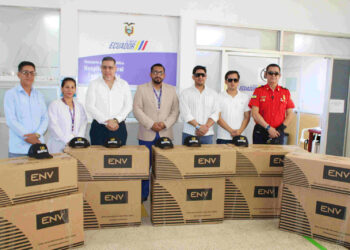 Empresa privada entrega climatizadores al Hospital General Teófilo Dávila para fortalecer áreas críticas