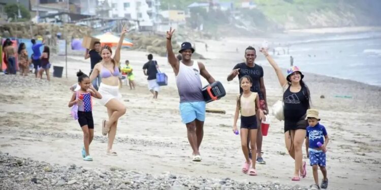 Establecimientos turísticos aplicarán reducción del IVA al 8% durante el feriado por la Batalla de Pichincha