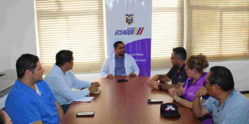 Autoridades del MSP coordinan acciones de descongestionamiento y fortalecimiento operativo en el Hospital Teófilo Dávila