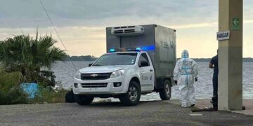 Hallan cadáver con impactos de bala flotando en un estero de Puerto Bolívar