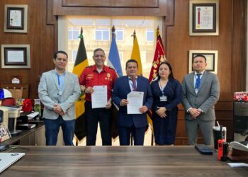 Cuerpo de Bomberos y Cámara de la Construcción de Machala firman convenio de cooperación institucional