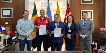 Cuerpo de Bomberos y Cámara de la Construcción de Machala firman convenio de cooperación institucional