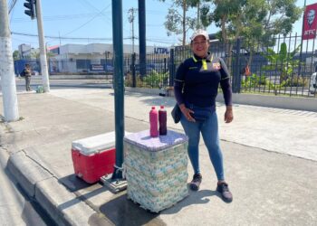 Bajo el sol y con una sonrisa: la historia de Alexandra y su hija