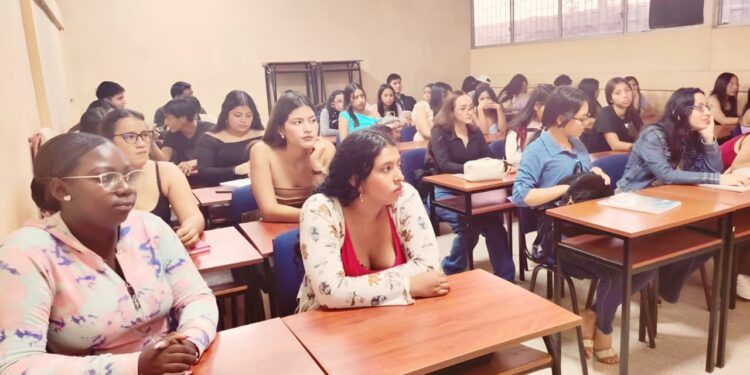 Cerca de 1.900 estudiantes avanzan con éxito en el proceso de Nivelación de Grado de la UTMACH