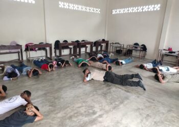 Policía Nacional capacitó a estudiantes y docentes sobre prevención y seguridad en Machala