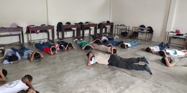 Policía Nacional capacitó a estudiantes y docentes sobre prevención y seguridad en Machala