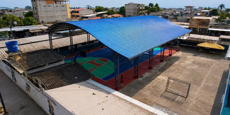 Alcalde Kike Álvarez entregará nueva cubierta tipo polideportivo en la Unidad Educativa Óscar Efrén Reyes