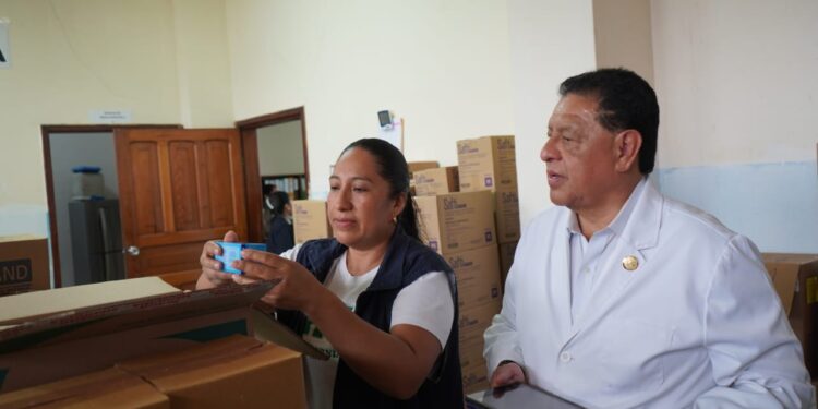 El ministro Jaime Bernabé cumplió una agenda técnica en Pastaza para repotenciar los servicios de salud y el abasto de medicinas