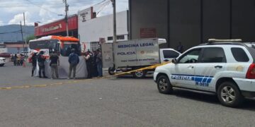 Sicarios atacaron a una pareja en mototaxi en Portoviejo: el esposo falleció y la mujer lucha por su vida