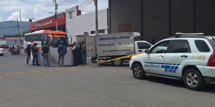 Sicarios atacaron a una pareja en mototaxi en Portoviejo: el esposo falleció y la mujer lucha por su vida