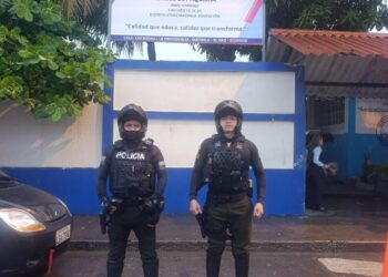 La Policía Nacional despliega operativos preventivos en los exteriores de planteles educativos