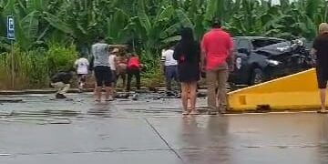 Fuerte choque entre una camioneta y un cabezal deja una persona herida en la vía a Santa Rosa