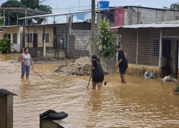 Desbordamiento del río Buenavista deja bajo el agua al 70 % de la parroquia La Victoria