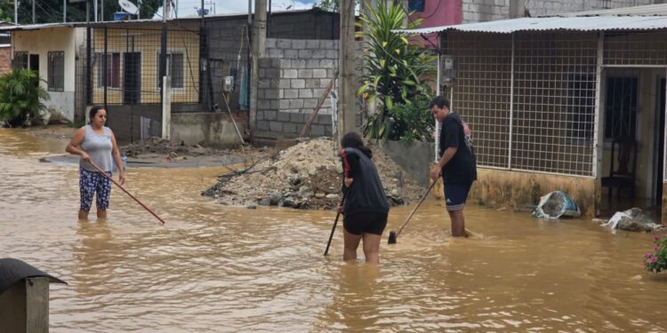 Desbordamiento del río Buenavista deja bajo el agua al 70 % de la parroquia La Victoria