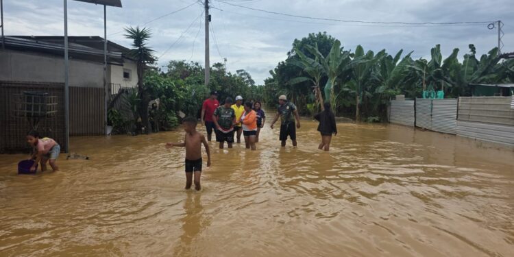 Unas 500 familias resultan afectadas en Calichana tras el desbordamiento del río Buenavista