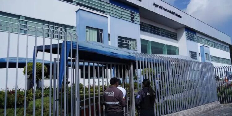 Chats telefónicos destapan mafia de venta de licencias de conducir sin exámenes en la ANT
