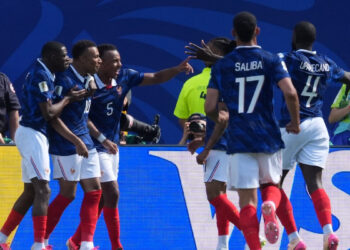 Francia impone su jerarquía y derrota 3-1 a Senegal en su estreno mundialista