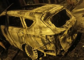 Vehículo se incendia y, por ahora, se descartan amenazas o extorsión