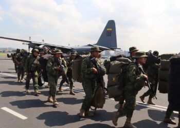 Aeronaves de la Fuerza Aérea trasladan contingente militar para reforzar la seguridad en cuatro provincias