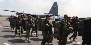 Aeronaves de la Fuerza Aérea trasladan contingente militar para reforzar la seguridad en cuatro provincias