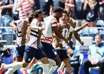 Estados Unidos vence a Australia y asegura su boleto a la siguiente ronda del Mundial