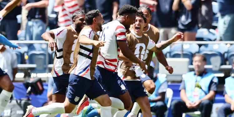Estados Unidos vence a Australia y asegura su boleto a la siguiente ronda del Mundial