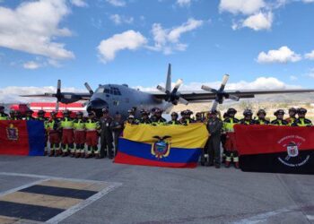 Ecuador envía 47 rescatistas especializados para labores de búsqueda en Venezuela