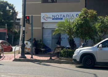 Bajo modalidad de «sacapintas» roban 5.000 dólares a un ciudadano en los exteriores de una notaría en Huaquillas